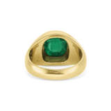 BULGARI EMERALD AND DIAMOND RING - photo 5