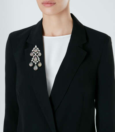 GRAFF GRAY CULTURED PEARL AND DIAMOND PENDANT-BROOCH - photo 2
