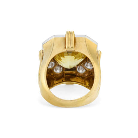 TIFFANY & CO. COLORED SAPPHIRE AND DIAMOND RING - photo 5