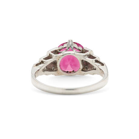 COLORED SAPPHIRE AND DIAMOND RING - photo 5