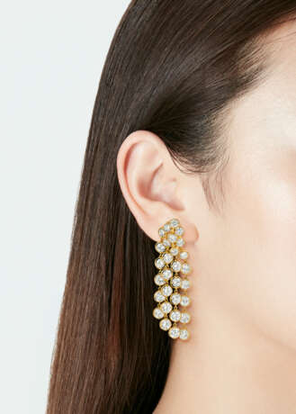 VAN CLEEF & ARPELS DIAMOND 'PALMYRE' EARRINGS - photo 2