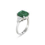 EMERALD AND DIAMOND RING - Foto 1