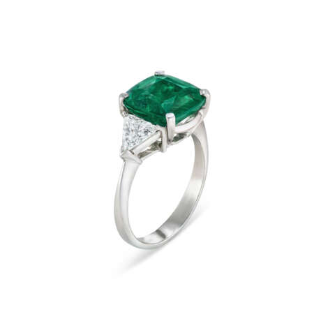 EMERALD AND DIAMOND RING - Foto 1