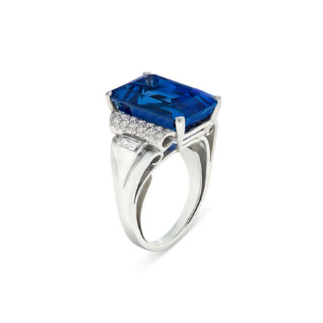 SAPPHIRE AND DIAMOND RING - photo 1