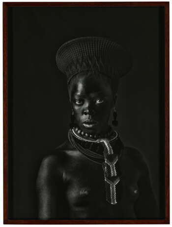ZANELE MUHOLI (B. 1972) - Foto 1