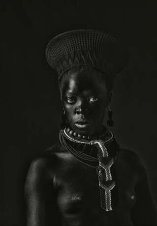 ZANELE MUHOLI (B. 1972) - Foto 2