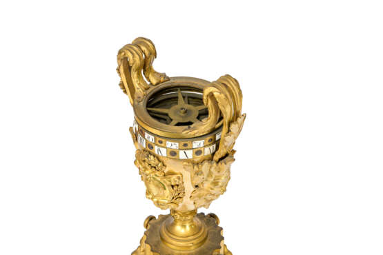 PENDULE À CERCLES TOURNANTS DE STYLE LOUIS XVI - photo 6