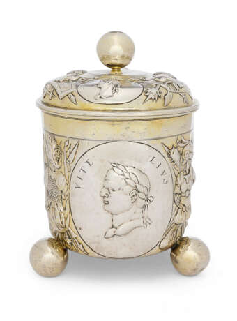 LARGE COUPE ET SON COUVERCLE ALLEMANDS EN ARGENT ET VERMEIL - фото 1