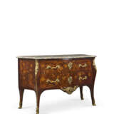 COMMODE D'ÉPOQUE LOUIS XV - photo 2