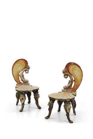 ENSEMBLE DE QUATRE CHAISES ET DEUX FAUTEUILS DITS "DE GROTTE" - photo 3