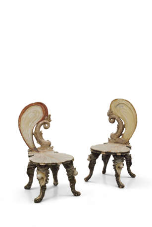 ENSEMBLE DE QUATRE CHAISES ET DEUX FAUTEUILS DITS "DE GROTTE" - photo 4