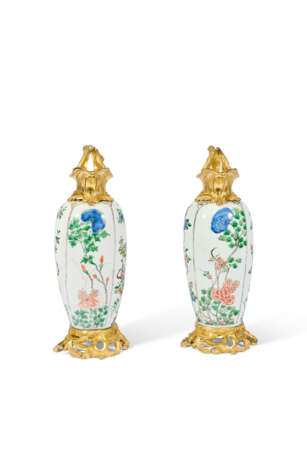 PAIRE D’AIGUIÈRES DE STYLE LOUIS XV - Foto 3