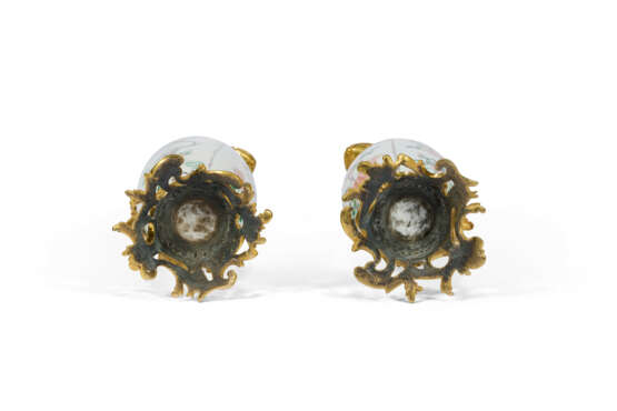 PAIRE D’AIGUIÈRES DE STYLE LOUIS XV - Foto 5