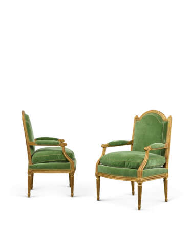 PAIRE DE FAUTEUILS À LA REINE D’ÉPOQUE LOUIS XVI - photo 3