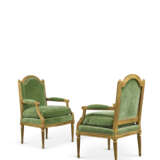 PAIRE DE FAUTEUILS À LA REINE D’ÉPOQUE LOUIS XVI - photo 4