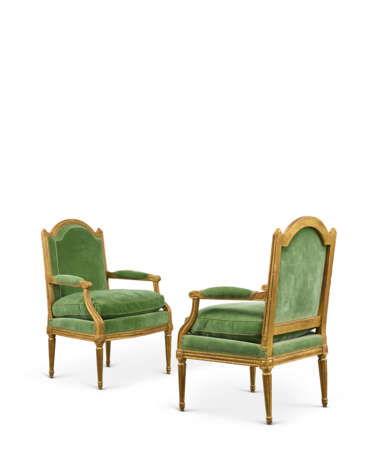 PAIRE DE FAUTEUILS À LA REINE D’ÉPOQUE LOUIS XVI - photo 4