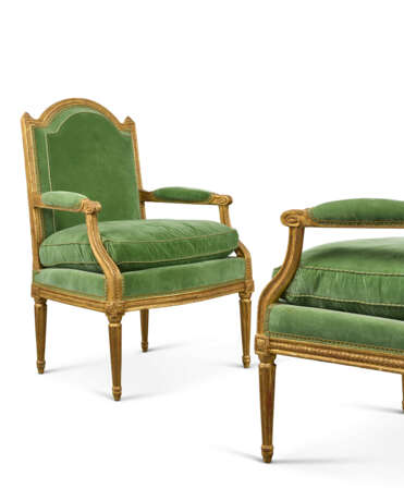 PAIRE DE FAUTEUILS À LA REINE D’ÉPOQUE LOUIS XVI - photo 5