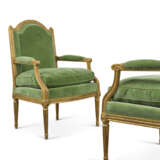 PAIRE DE FAUTEUILS À LA REINE D’ÉPOQUE LOUIS XVI - photo 5
