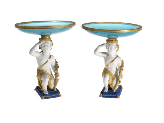 A Pair of Biscuit Porcelain Table Vases - фото 1
