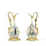 PAIRE D'AIGUIÈRES DE STYLE LOUIS XV - photo 4