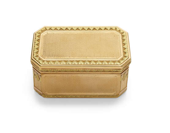 TABATIÈRE DE TABLE EN OR DE TROIS COULEURS - photo 1