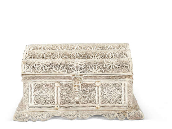 COFFRET EN FILIGRANE ET SA BOÎTE À THÉ EN ARGENT - photo 1