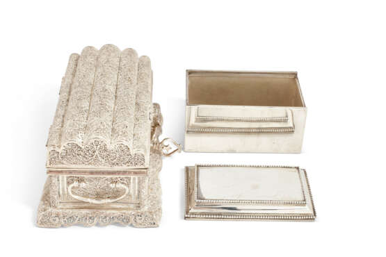 COFFRET EN FILIGRANE ET SA BOÎTE À THÉ EN ARGENT - photo 2