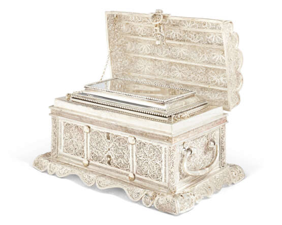 COFFRET EN FILIGRANE ET SA BOÎTE À THÉ EN ARGENT - photo 4