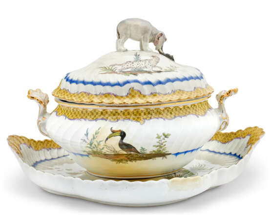 TERRINE COUVERTE ET PLATEAU OVALE EN PORCELAINE DE MEISSEN DU SERVICE JAPONAIS DE FRÉDÉRIC LE GRAND - photo 2