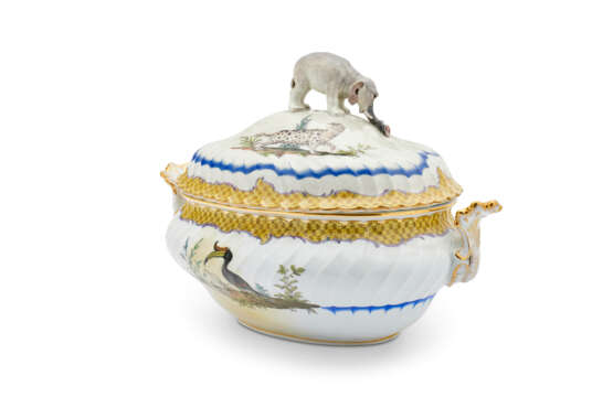 TERRINE COUVERTE ET PLATEAU OVALE EN PORCELAINE DE MEISSEN DU SERVICE JAPONAIS DE FRÉDÉRIC LE GRAND - photo 3