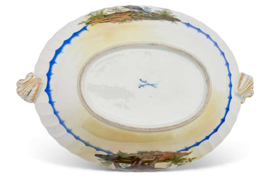 TERRINE COUVERTE ET PLATEAU OVALE EN PORCELAINE DE MEISSEN DU SERVICE JAPONAIS DE FRÉDÉRIC LE GRAND - photo 5