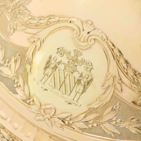 ÉCUELLE, SON COUVERCLE, SON PRÉSENTOIR ET COUVERTS EN VERMEIL D'ÉPOQUE LOUIS XVI DANS SON ÉCRIN D'ORIGINE - photo 3