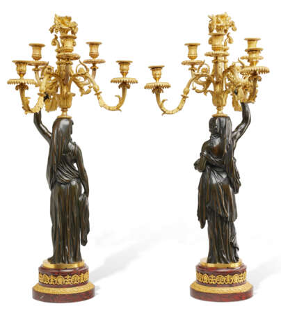 PAIRE DE CANDÉLABRES DE STYLE LOUIS XVI - Foto 2
