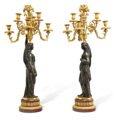 PAIRE DE CANDÉLABRES DE STYLE LOUIS XVI - Foto 3