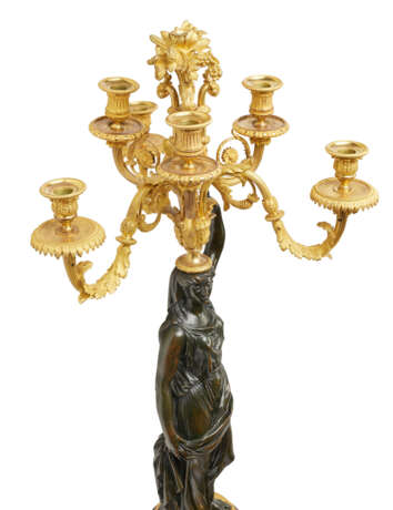 PAIRE DE CANDÉLABRES DE STYLE LOUIS XVI - Foto 5