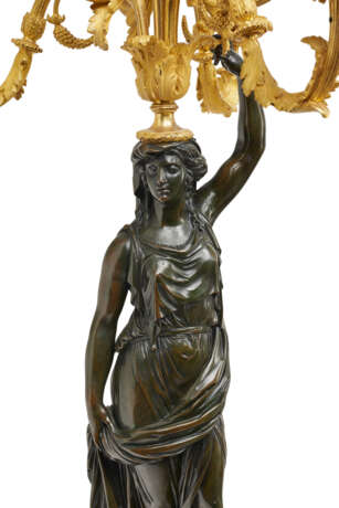 PAIRE DE CANDÉLABRES DE STYLE LOUIS XVI - Foto 7