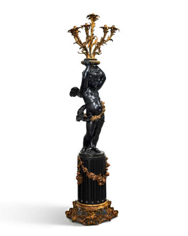 PAIRE DE TORCHÈRES À DÉCOR DE CHÉRUBINS - photo 5