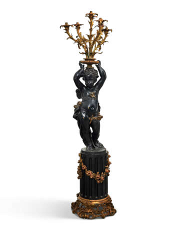 PAIRE DE TORCHÈRES À DÉCOR DE CHÉRUBINS - photo 8