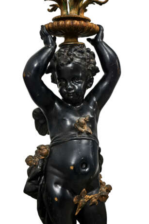 PAIRE DE TORCHÈRES À DÉCOR DE CHÉRUBINS - photo 9