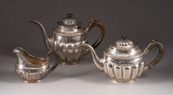 A THREE-PIECE SILVER COFFEE AND TEA SERVICE - photo 1