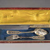 A SILVER-GILT AND NIELLO THREE-PIECE FLATWARE SET WITHIN ORIGINAL CASE - photo 1