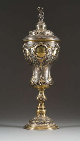 A VERY FINE SILVER-GILT CUP AND COVER - фото 1