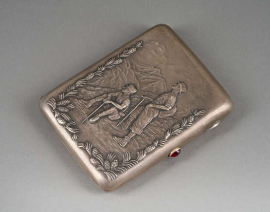 A SILVER CIGARETTE CASE - фото 1