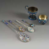 A SILVER AND CLOISONNÉ HANDLE BEAKER, A SALT AND FOUR SPOONS - photo 1