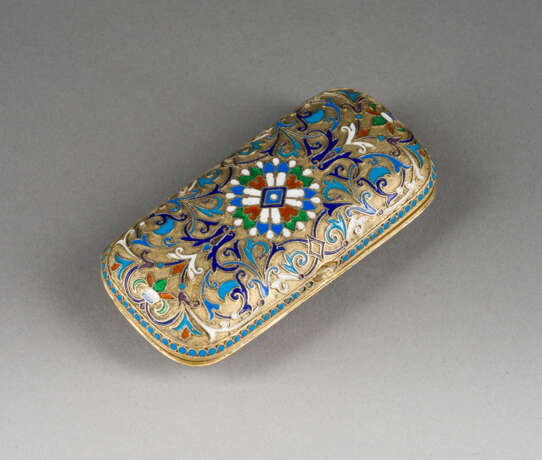 A SILVER-GILT AND CLOISONNÉ ENAMEL CASE - photo 1