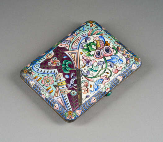 A VERY FINE SILVER-GILT AND CLOISONNÉ ENAMEL CIGARETTE CASE - photo 1
