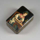 A VERY FINE PAPIER-MACHÉ AND LACQUER BOX 'A RUSSIAN YOUNG LADY' - photo 1