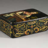 A VERY FINE PAPIER-MACHÉ AND LACQUER BOX 'A RUSSIAN YOUNG LADY' - photo 2
