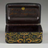 A VERY FINE PAPIER-MACHÉ AND LACQUER BOX 'A RUSSIAN YOUNG LADY' - photo 3