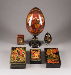 A COLLECTION OF SIX PAPIER-MACHÉ AND LACQUER BOXES AND EGGS AS WELL AS ONE MATRYOSHKA DOLL